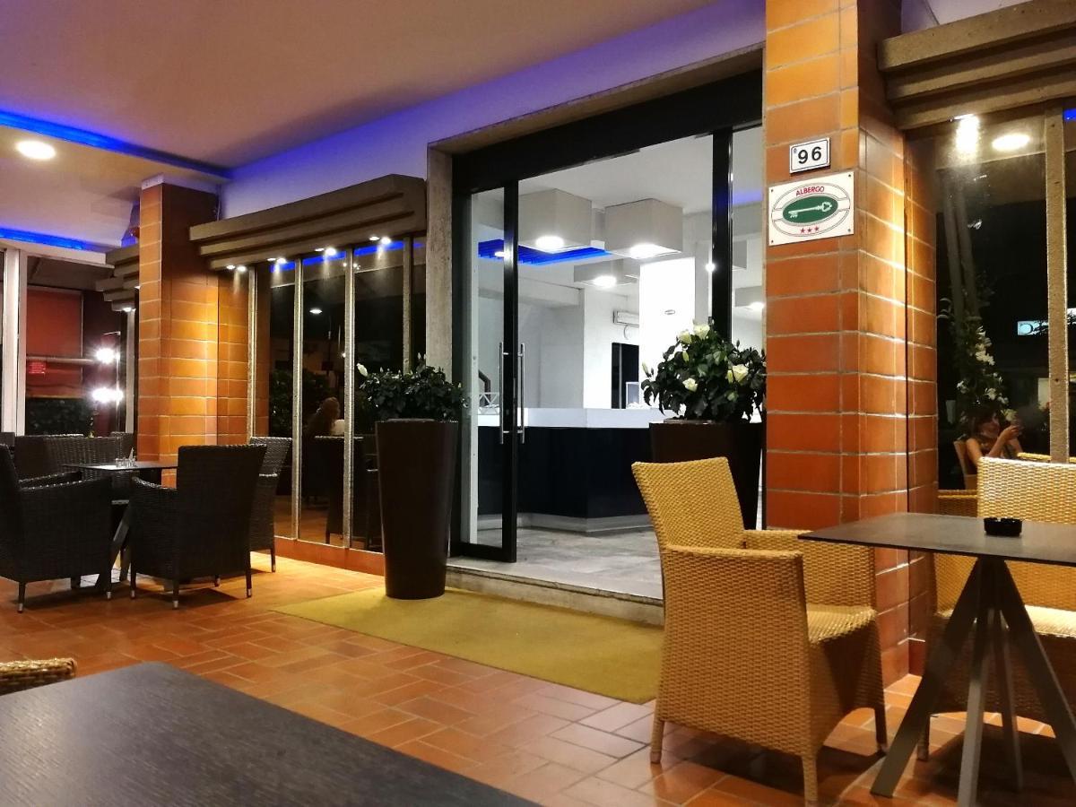 Hotel Diplomatic 리치오네 외부 사진